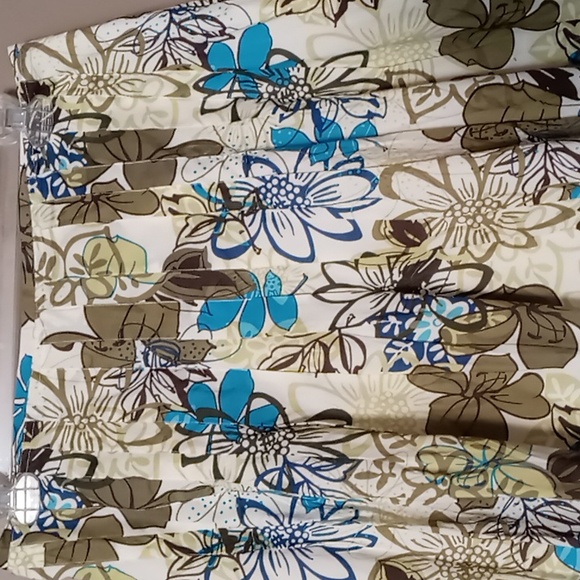 CJ Banks Flowered Skirt w Lining Size 16W - Picture 3 of 7